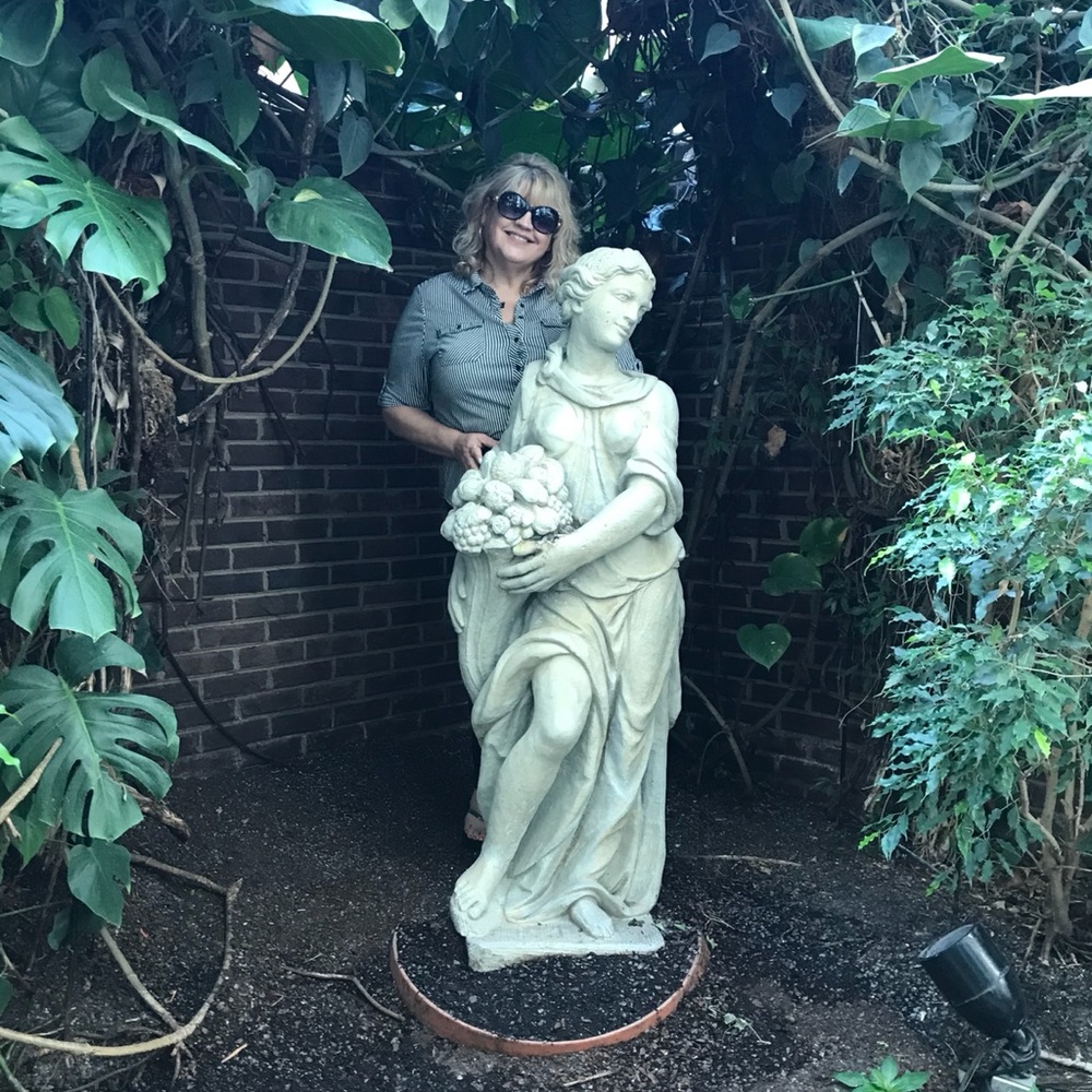 Meet your Posher, Claudia